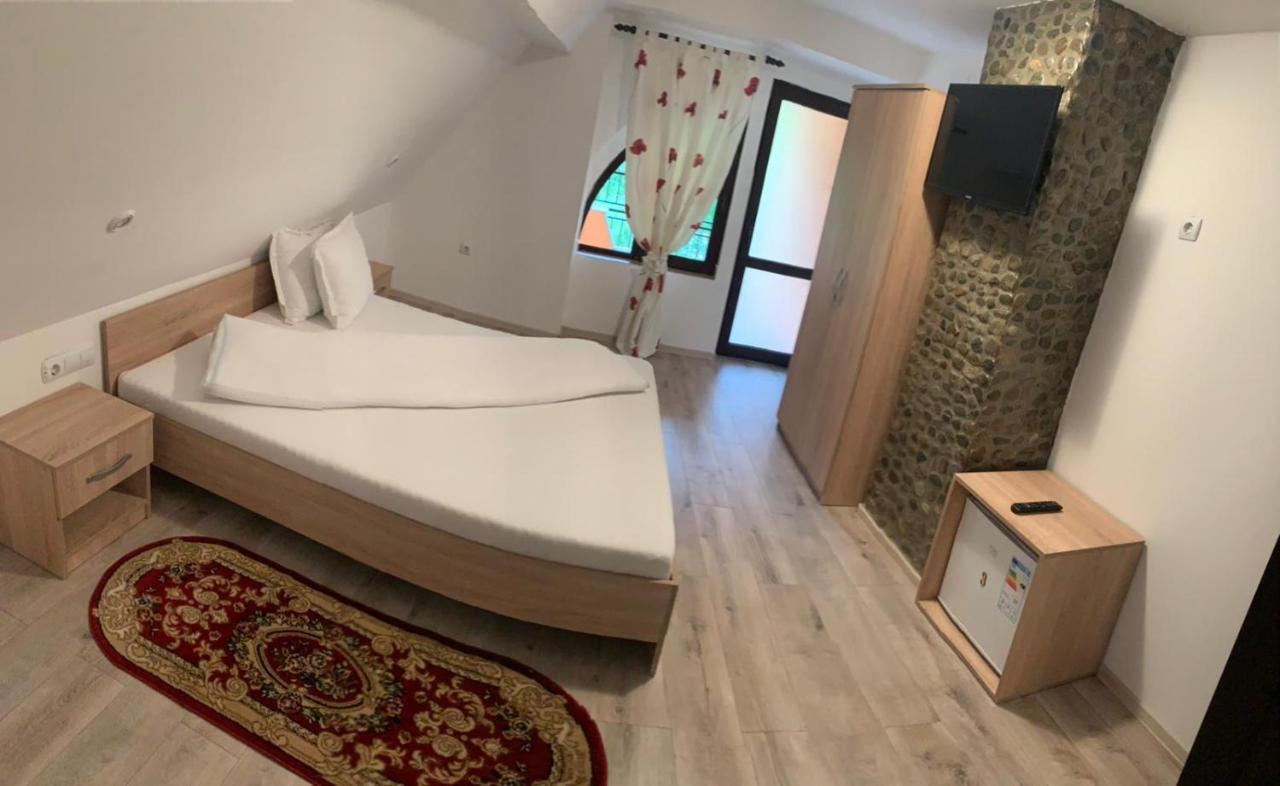M Dey Hotel Vişeu de Sus Buitenkant foto