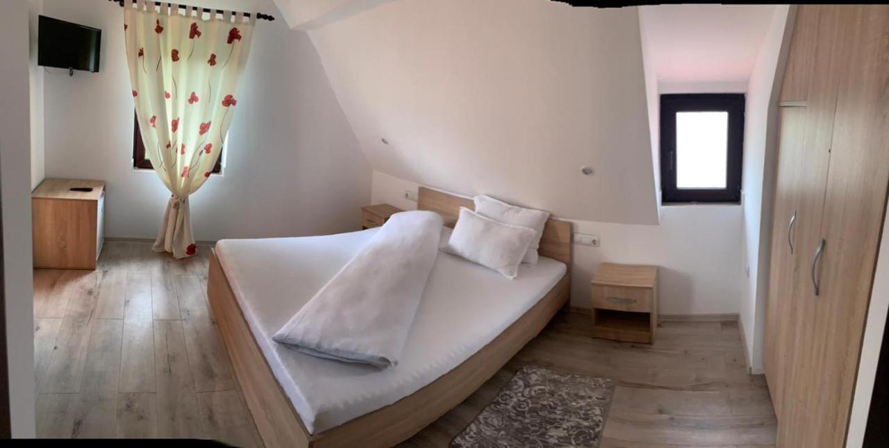 M Dey Hotel Vişeu de Sus Buitenkant foto