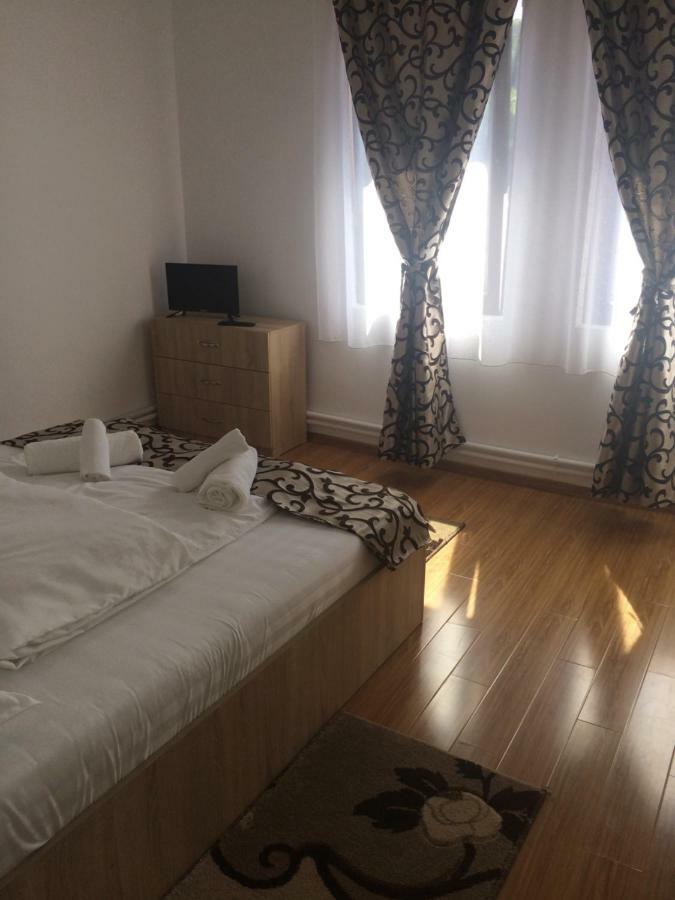 M Dey Hotel Vişeu de Sus Buitenkant foto
