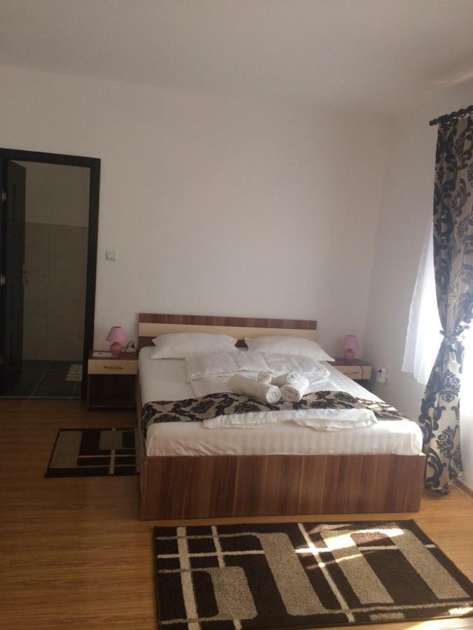 M Dey Hotel Vişeu de Sus Buitenkant foto